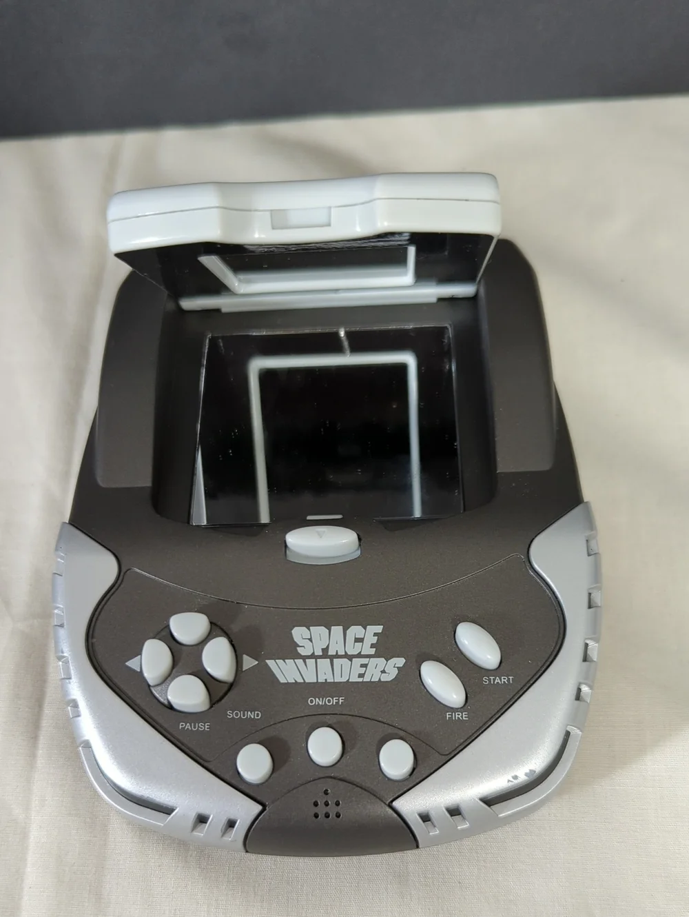 Space Invaders Handheld game Classic Game Portable Excalibur Electronics 402-1 - Picture 1 of 5